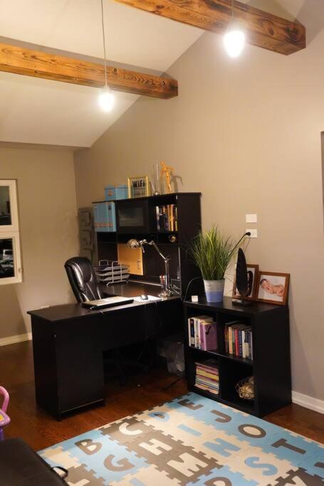 Nice And Cozy. Sleeps 5. Apartment Chicago Exterior photo