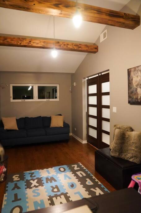Nice And Cozy. Sleeps 5. Apartment Chicago Exterior photo