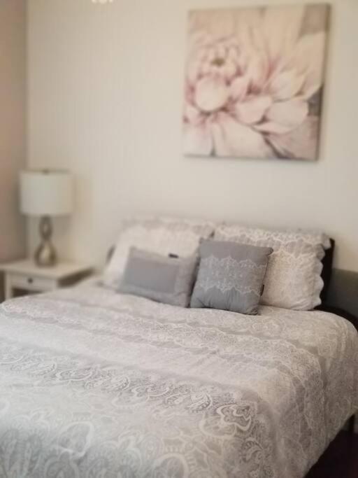 Nice And Cozy. Sleeps 5. Apartment Chicago Exterior photo